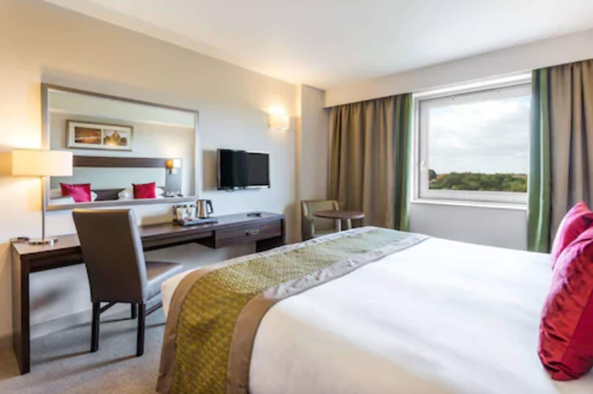 DELUXE, SUITE, KING BED