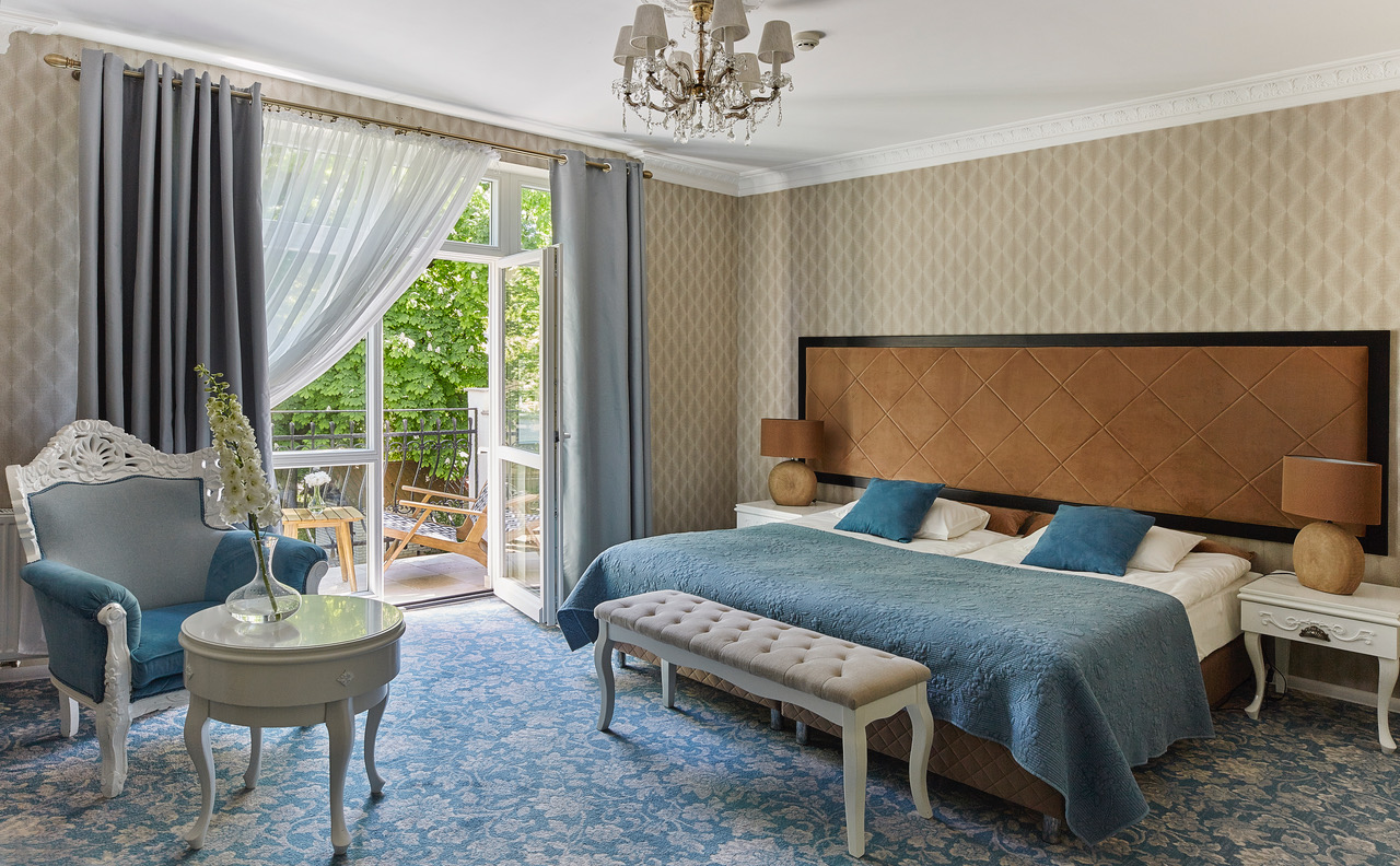 Deluxe, Double or Twin Bed