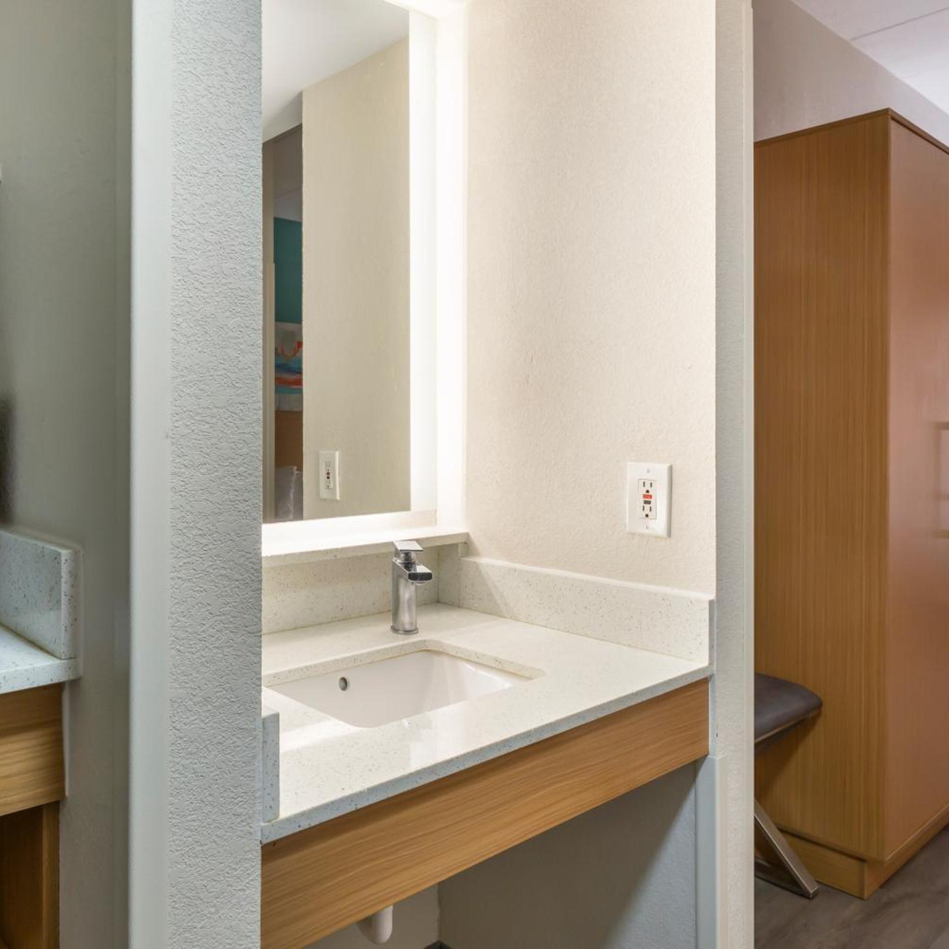 غرفة بسرير كوين لذوي الإعاقة، Best Western Plus Executive Hotel 5/7