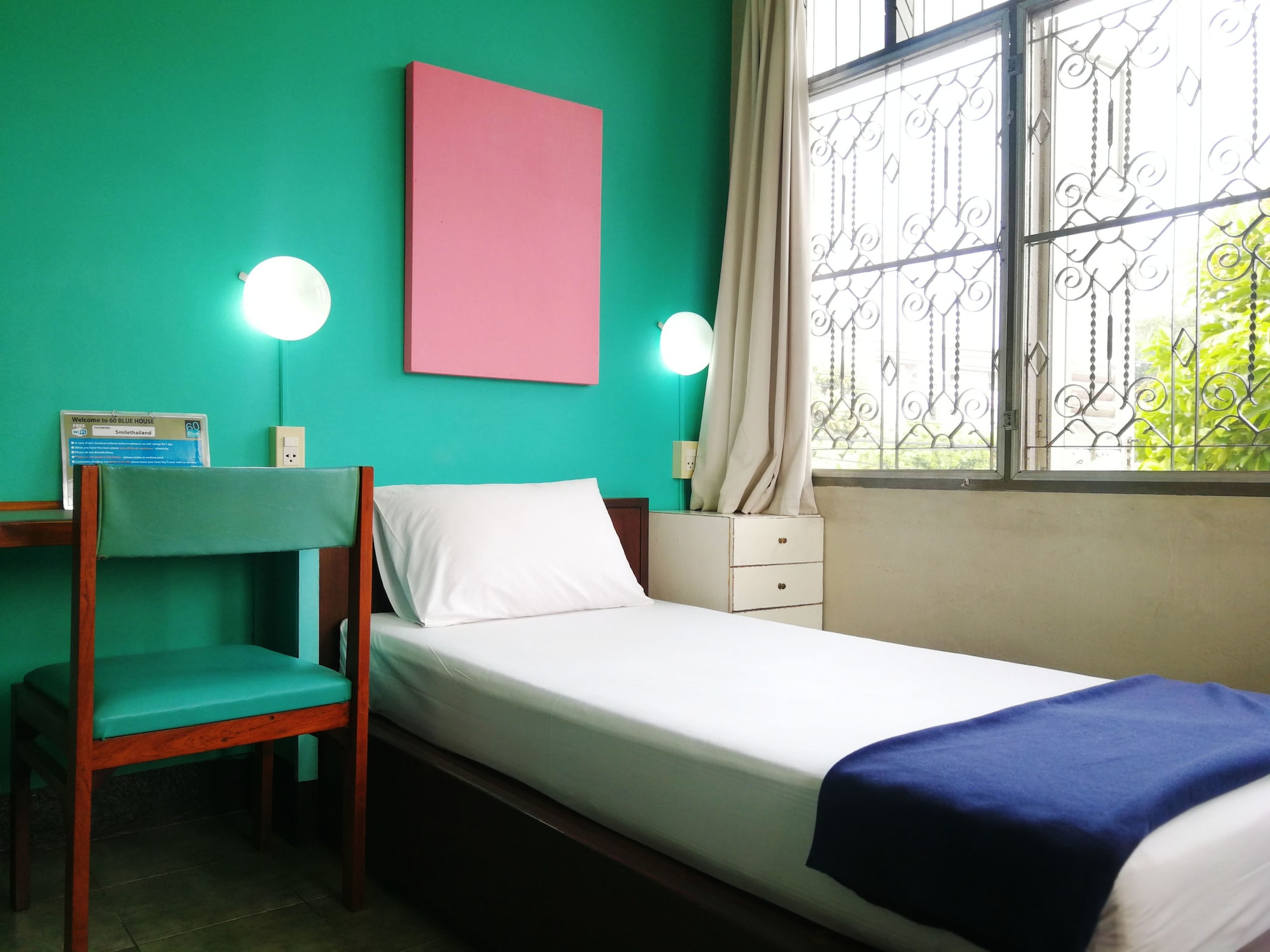 ROOM, SINGLE