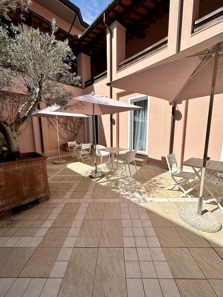 Hotel Villa Domizia 30/58