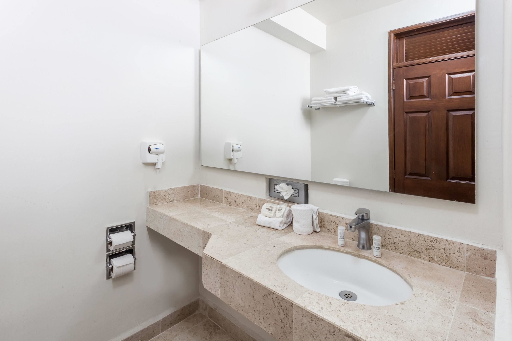 غرفة بسرير كينج، Ramada Plaza by Wyndham Leon 8/9