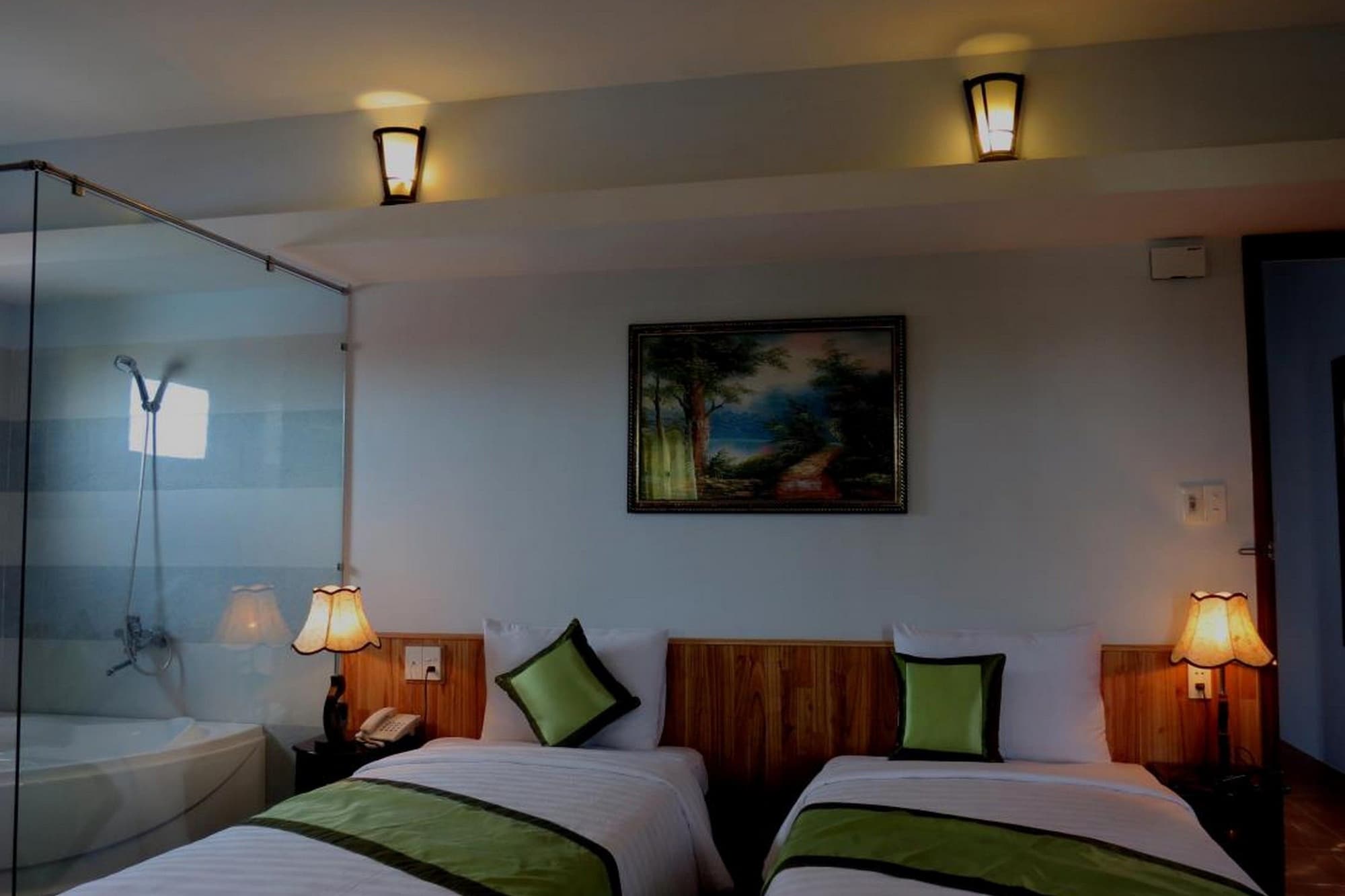 DELUXE, DOUBLE OR TWIN BED