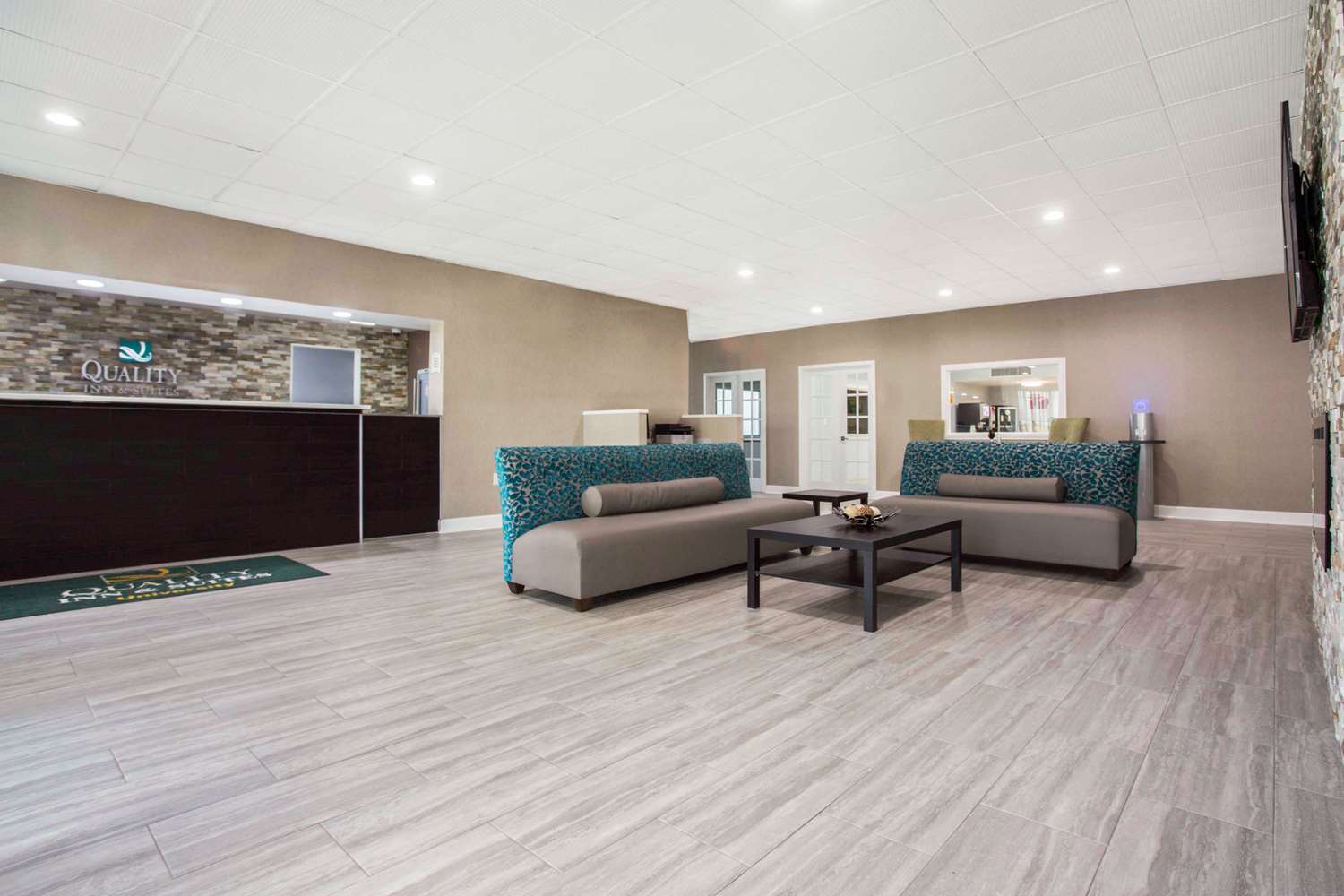 Quality Inn and Suites University Area NC 20/31