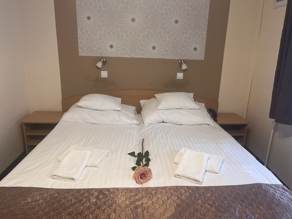 Hotel Papillon 36/50