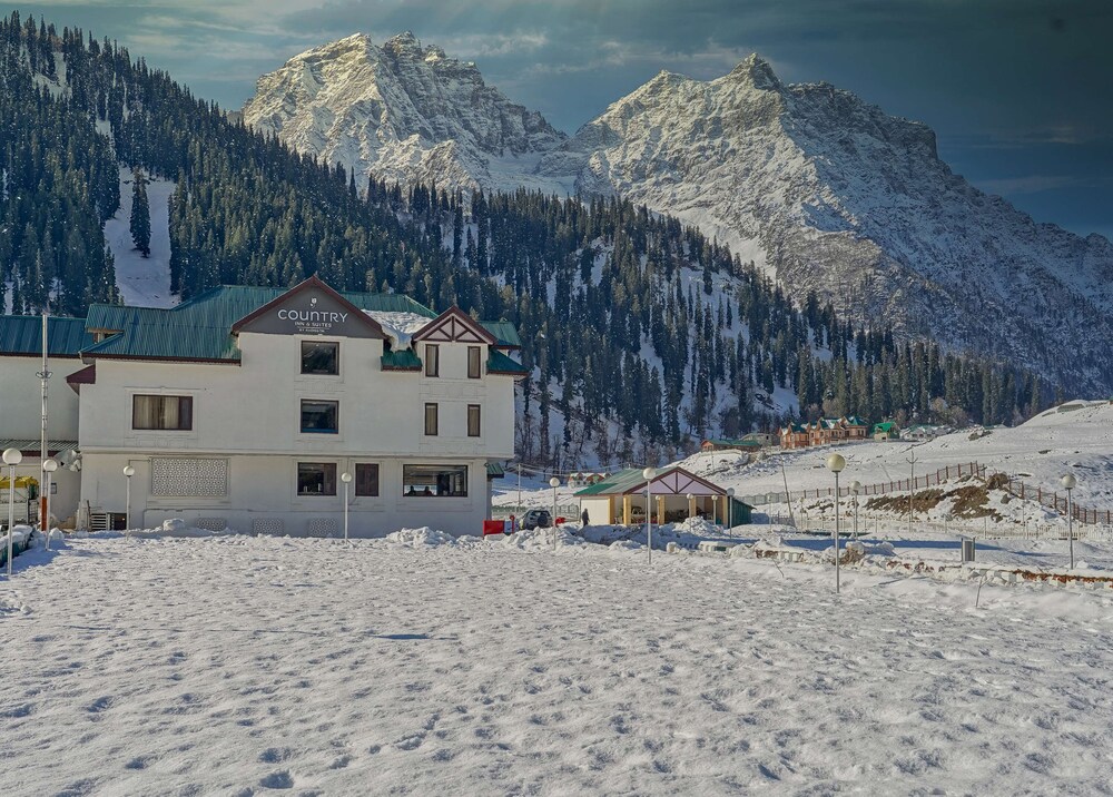 Country Inn & Suites by Radisson, Sonamarg 40/50