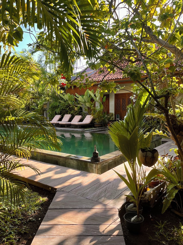 Villa Kampung Kecil 72/78