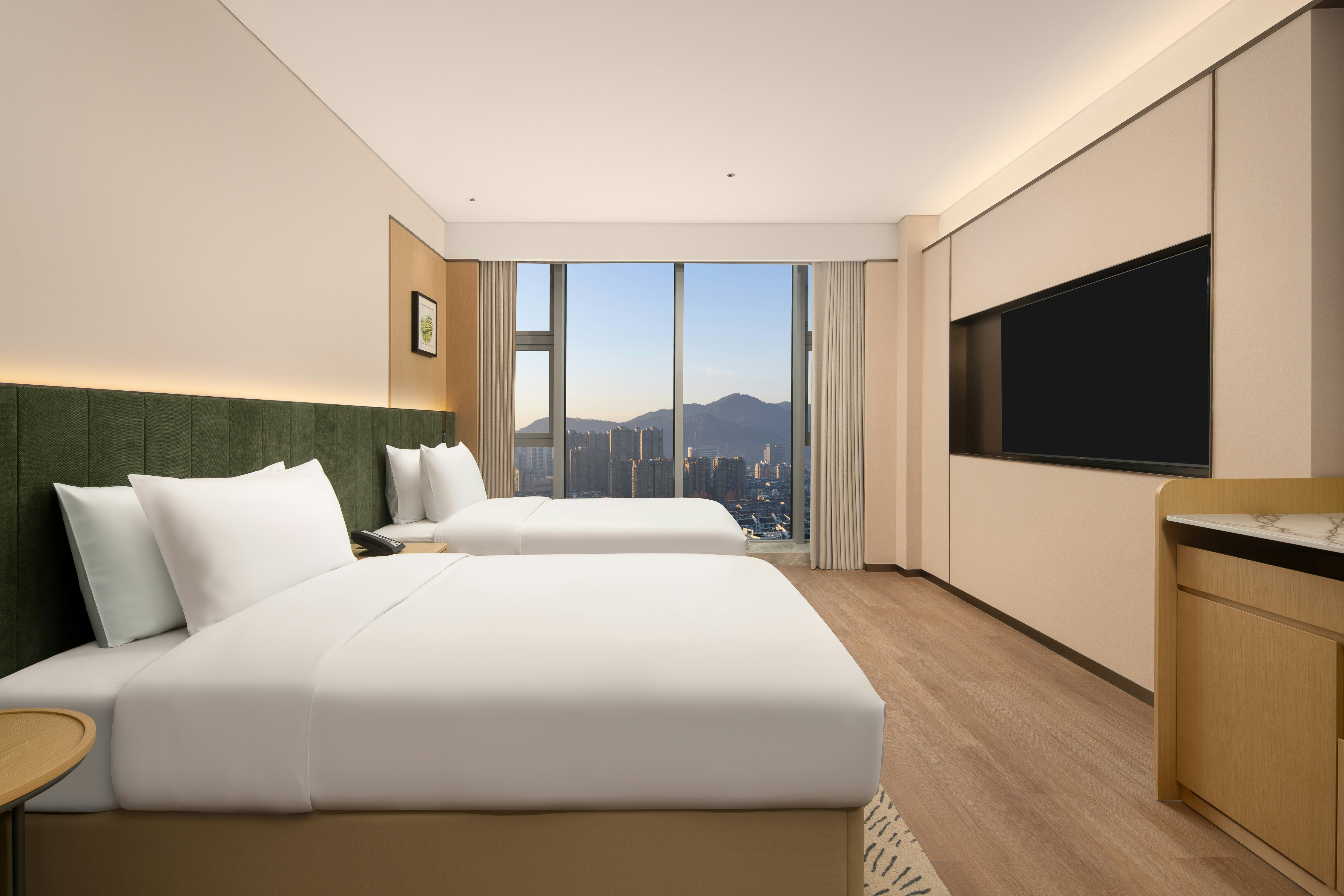 DELUXE, DOUBLE BED