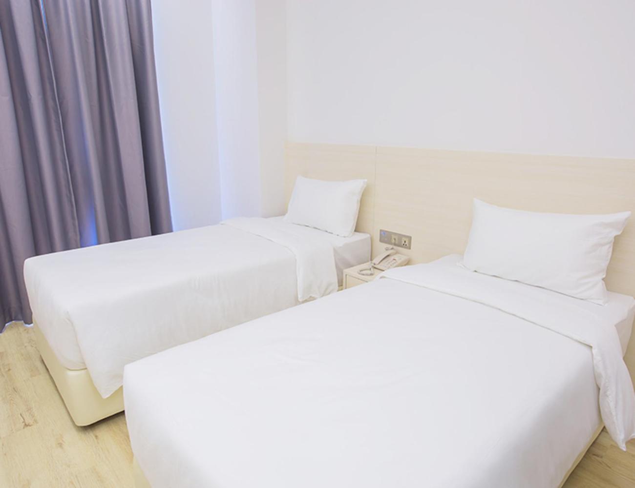 Room, Twin Beds, with View