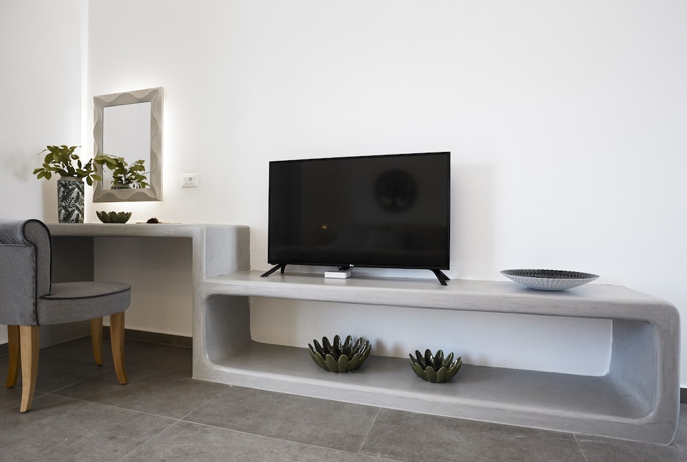 Amara Suites Santorini 3/50