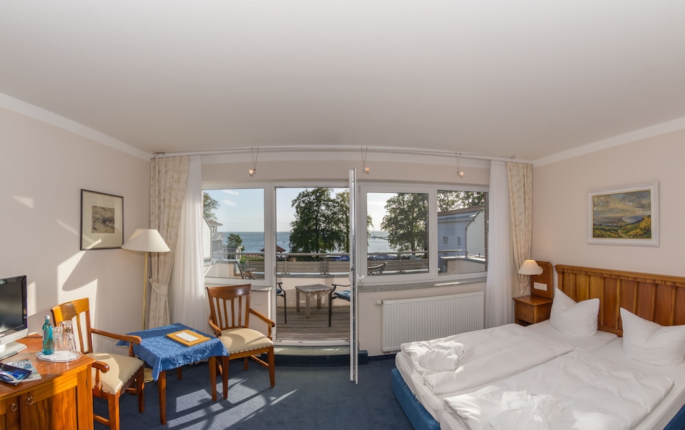 Room, Twin Beds, Sea Side