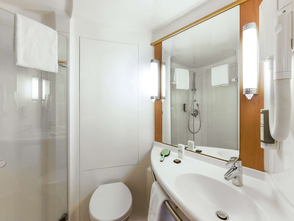 Ibis Zurich Adliswil 16/74