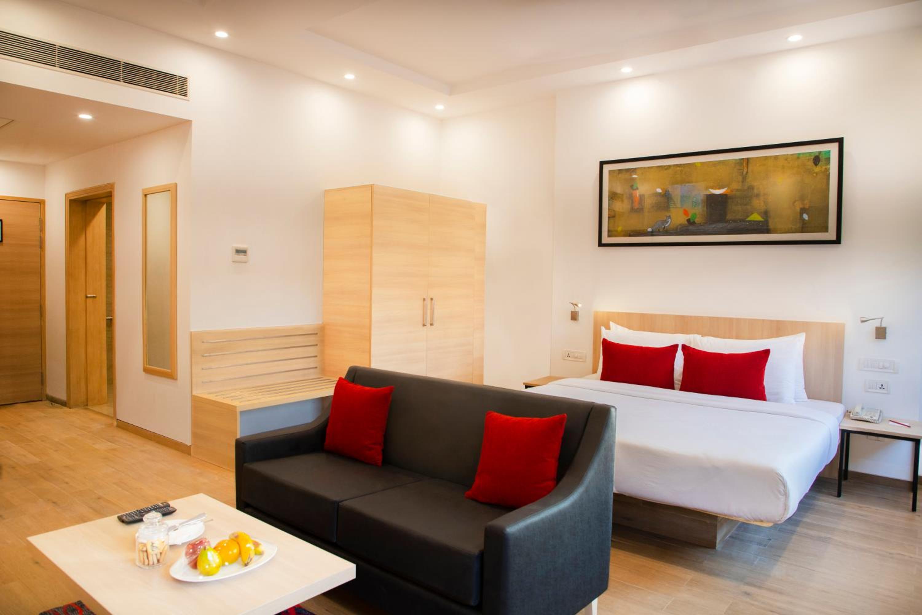 EXECUTIVE, SUITE