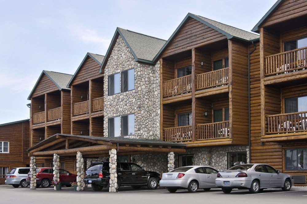 Super 8 By Wyndham Bridgeview Of Mackinaw City 3/27