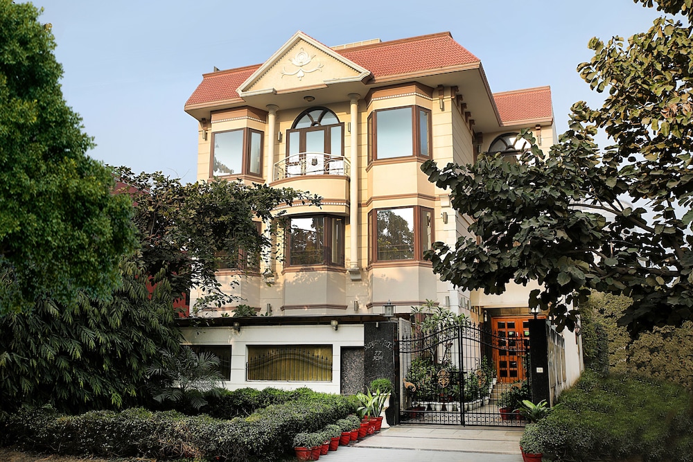 Ahuja Residency Gurgaon 10/50