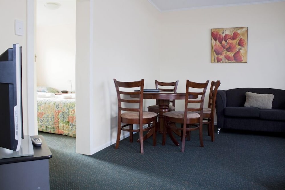 Classic Motel 23/28