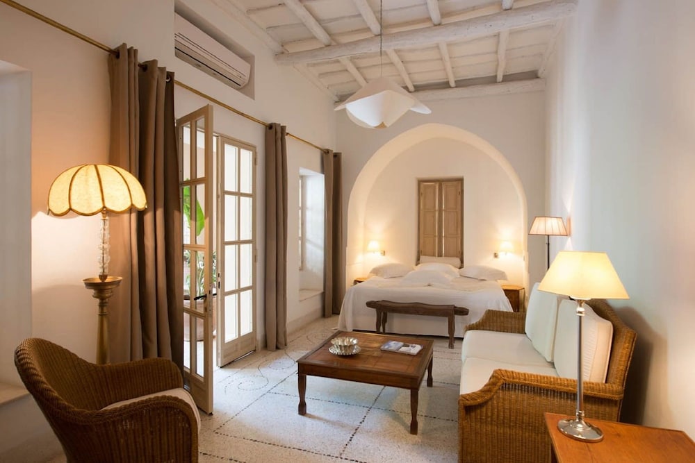 Riad Les Deux Tours 56/75