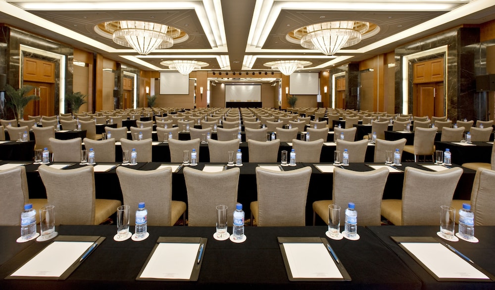 Merryland Traders Hotel 17/20