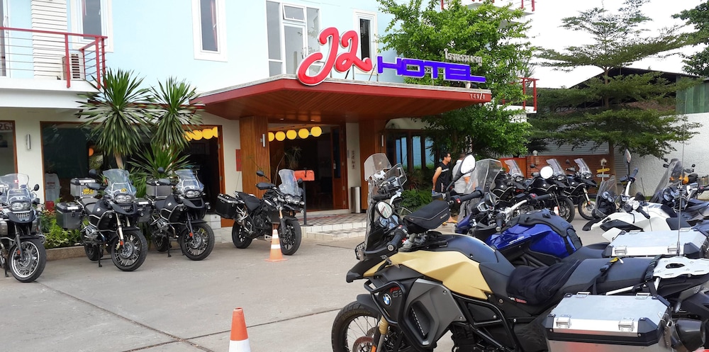J2 Hotel 34/44