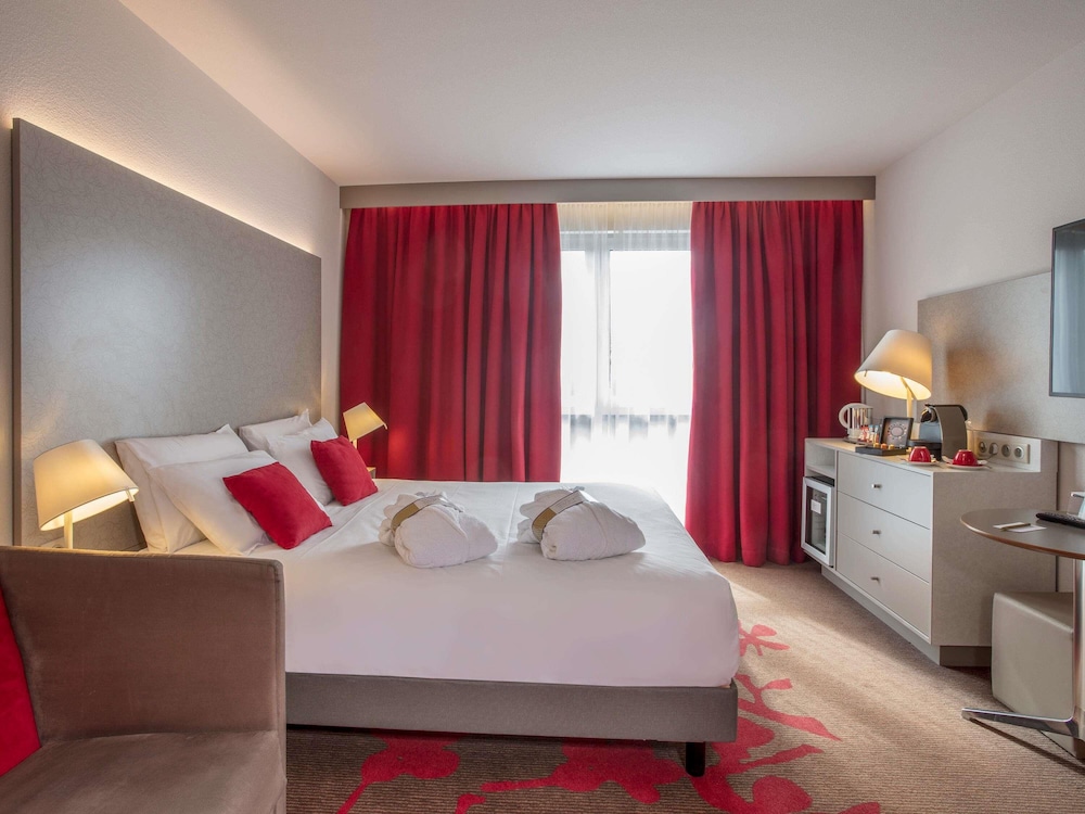 PRIVILEGE, QUEEN BED, SOFA
