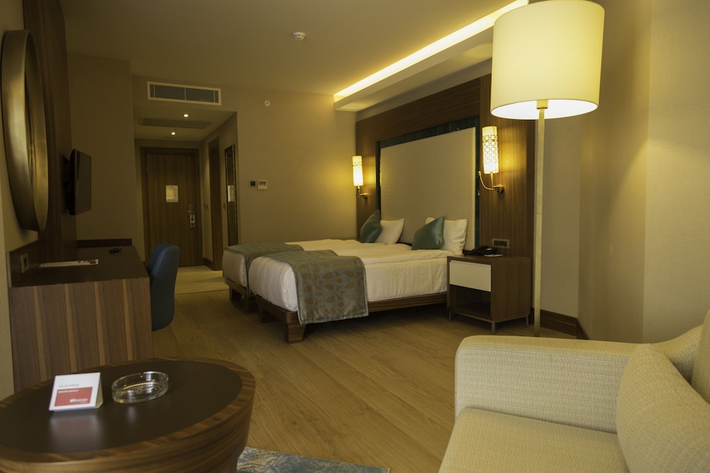 Ramada Hotel and Suites by Wyndham Kusadasi 25/47