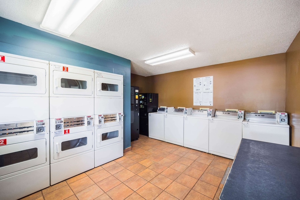 Suburban Studios Biloxi North Area 11/45