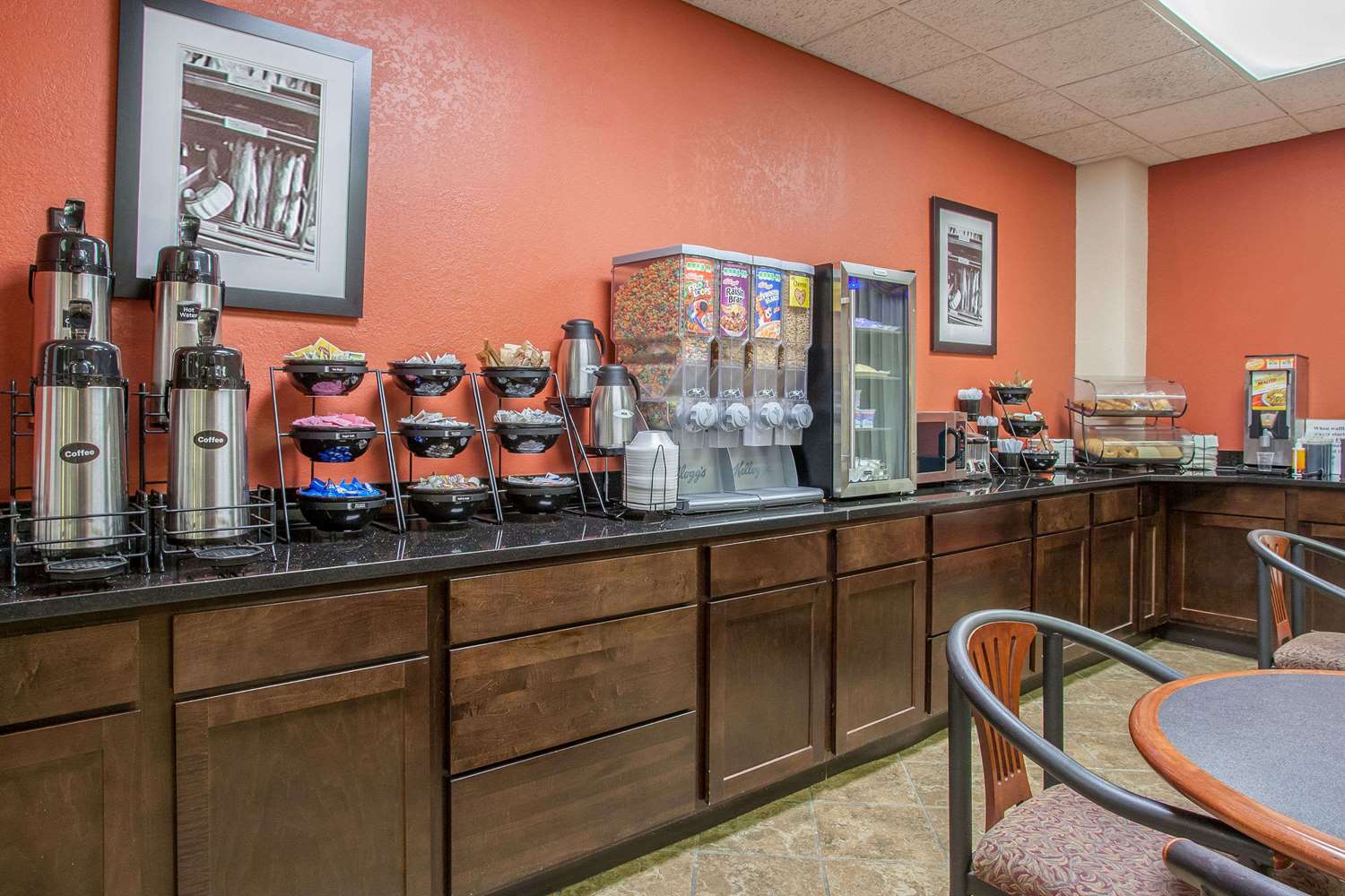 Days Inn & Suites by Wyndham Mt Pleasant 10/16