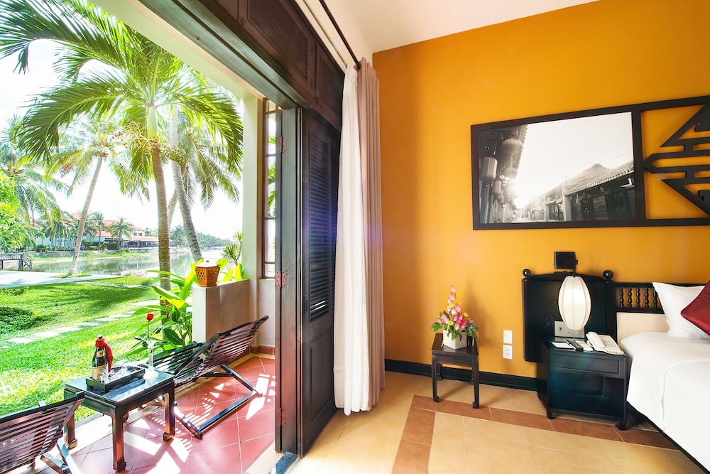 Hoi An Beach Resort 24/70
