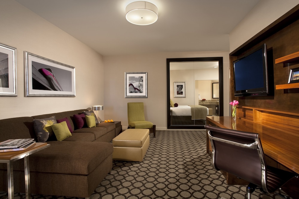 Hyatt Regency Orange County 54/83