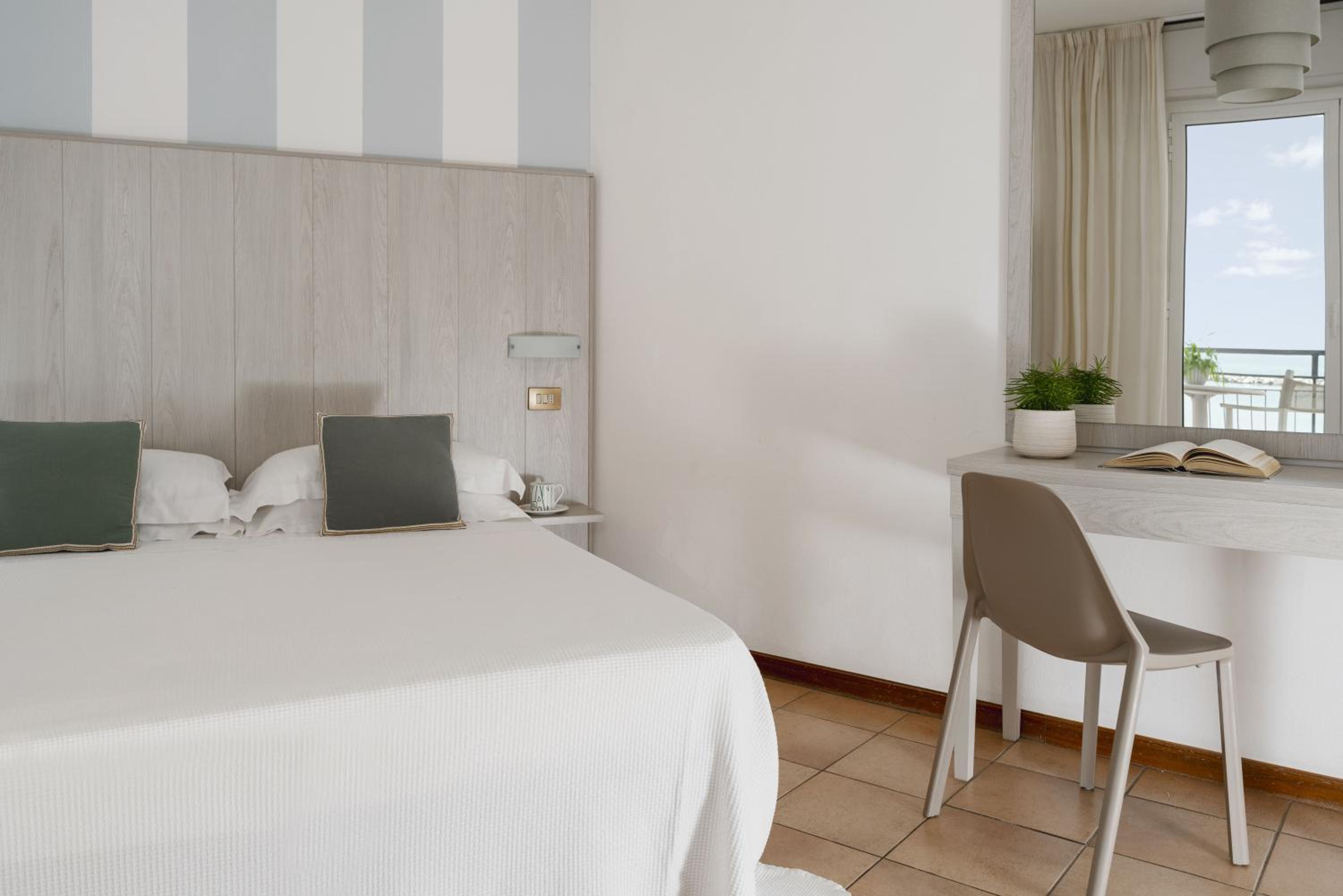 Roxy & Beach Hotel 14/43