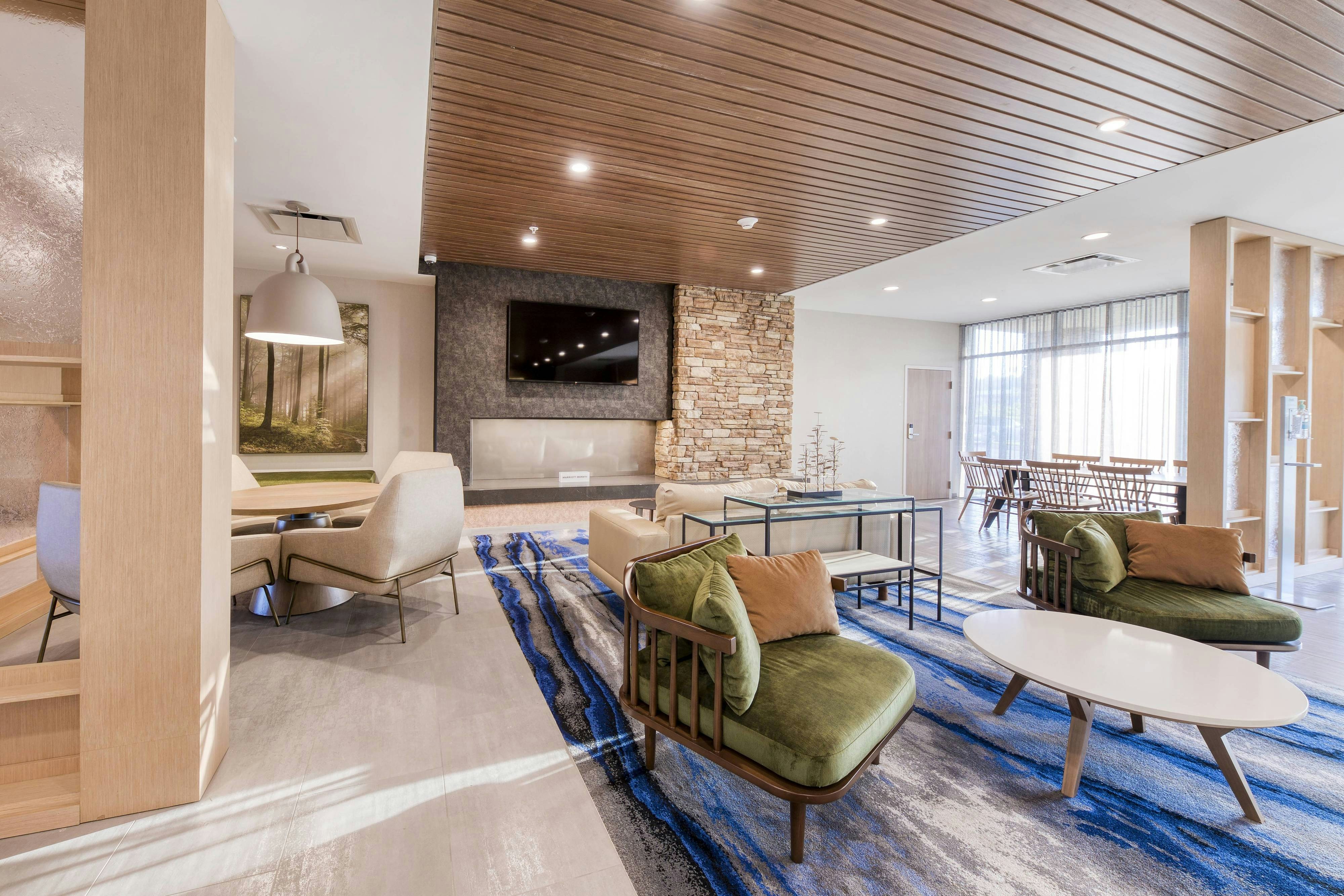 Fairfield Inn & Suites by Marriott Charlotte Belmont 8/15