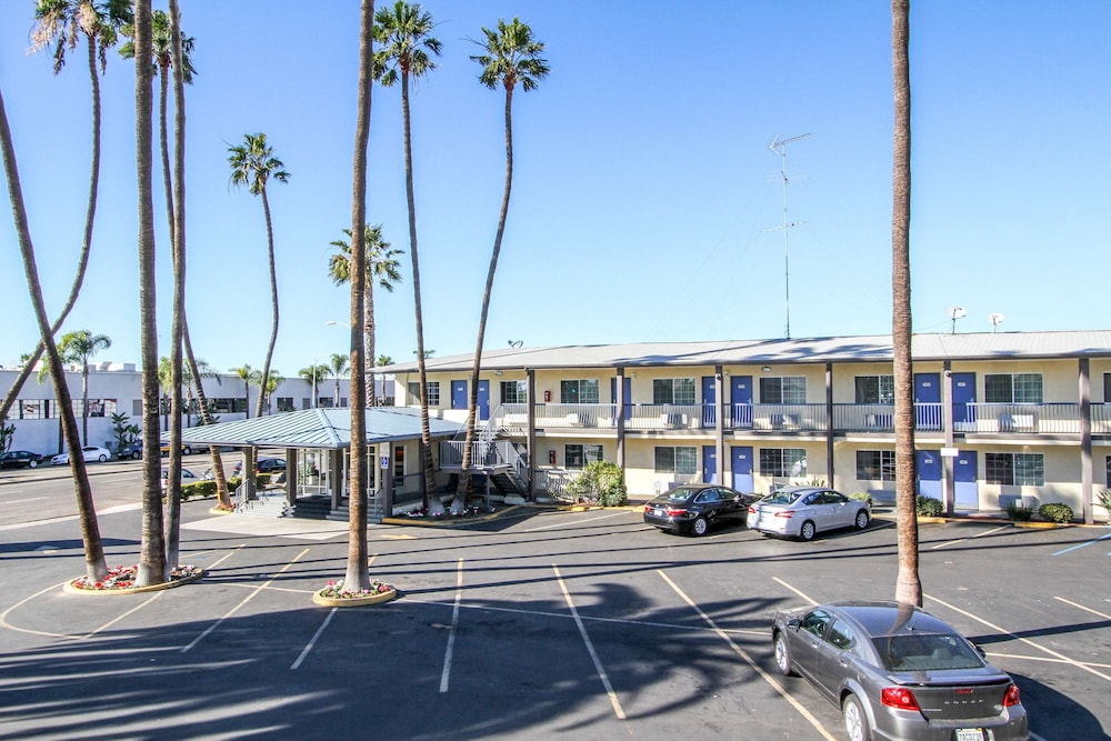 Motel6 San Diego, CA - Airport - Harbor 48/56
