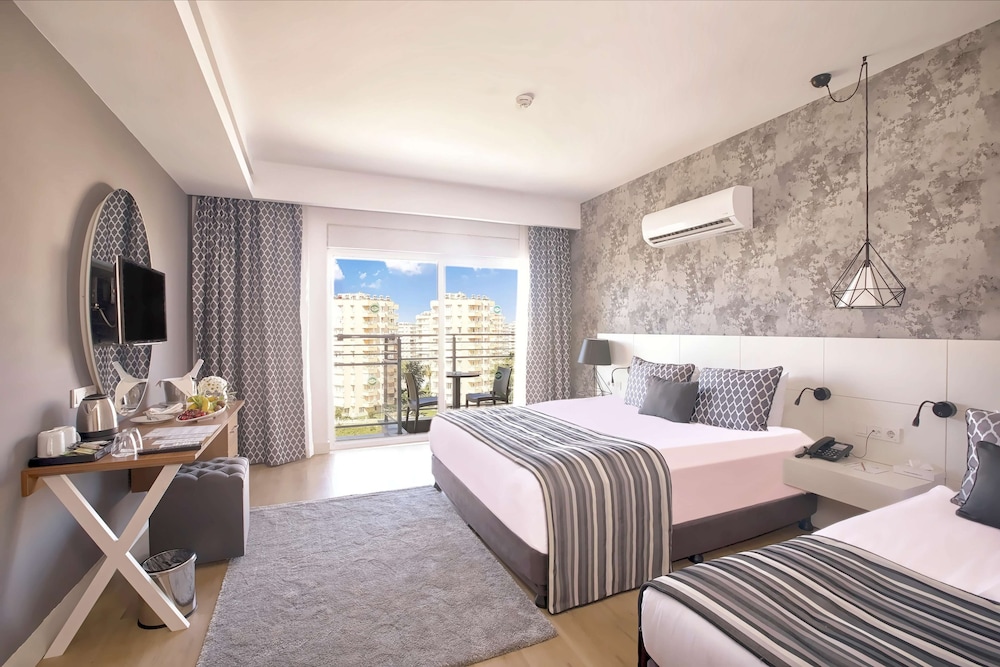 Pool, Deluxe, Suite, 1 Double and 1 Single Bed, Sofa