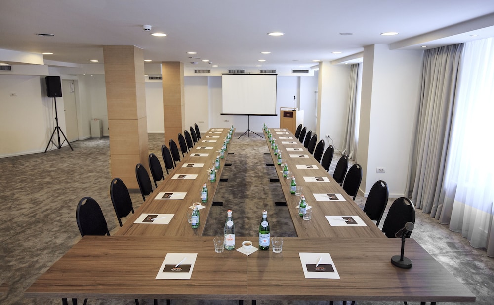 New City Hotel and Restaurant Nis 51/56