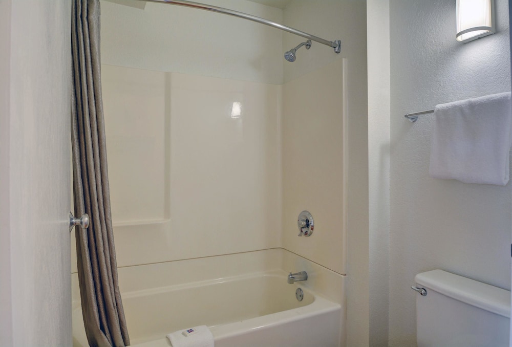 Motel6 Wethersfield, CT - Hartford 60/66