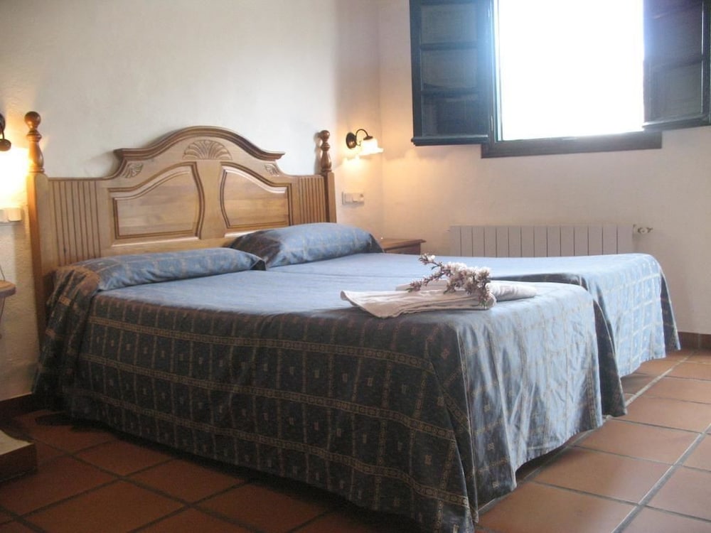 ROOM, SINGLE, DOUBLE BED