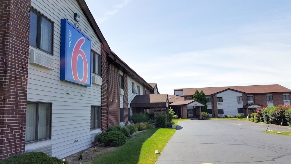 Motel6 Saukville, WI 50/54