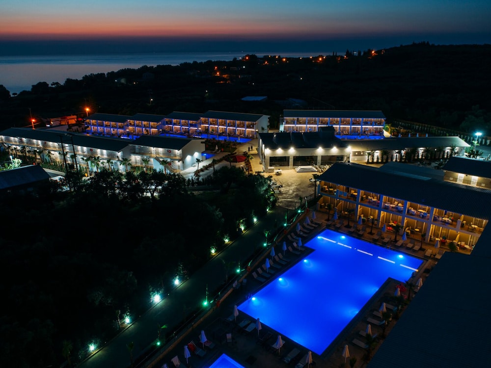 Caretta Paradise Resort & WaterPark 82/86
