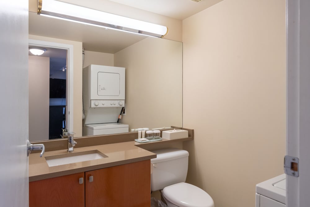 Executive Hotel Vancouver Airport 67/68
