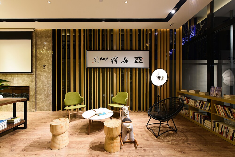 Atour Hotel (Xi an North 2nd Ring Road Wenjing Road) 45/50
