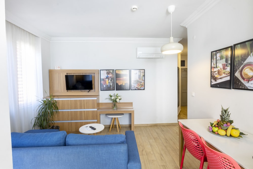 Comfort Suites 25/48