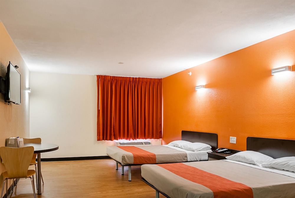 Motel6 New Orleans, LA - Near Downtown 7/30