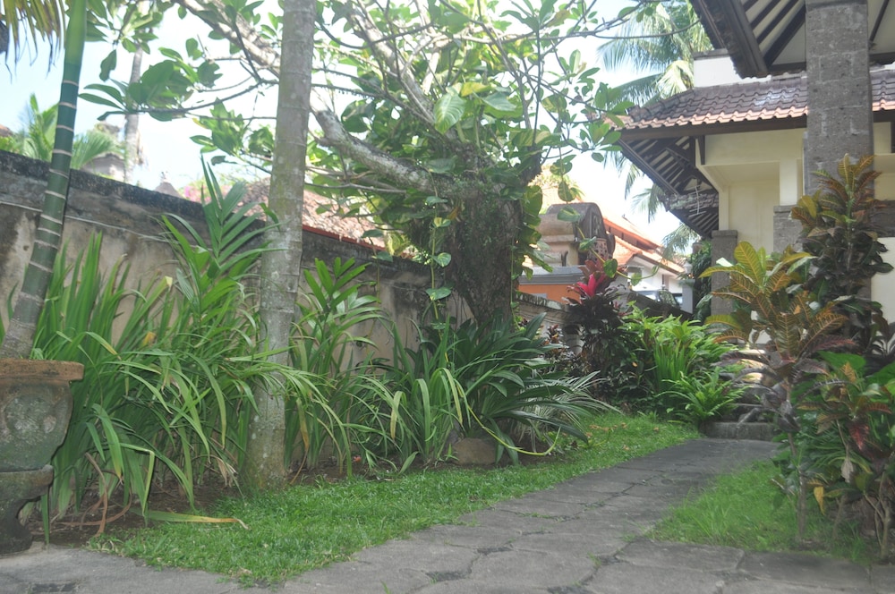 Dewi Sinta Hotel and Restaurant by ABM 4/32
