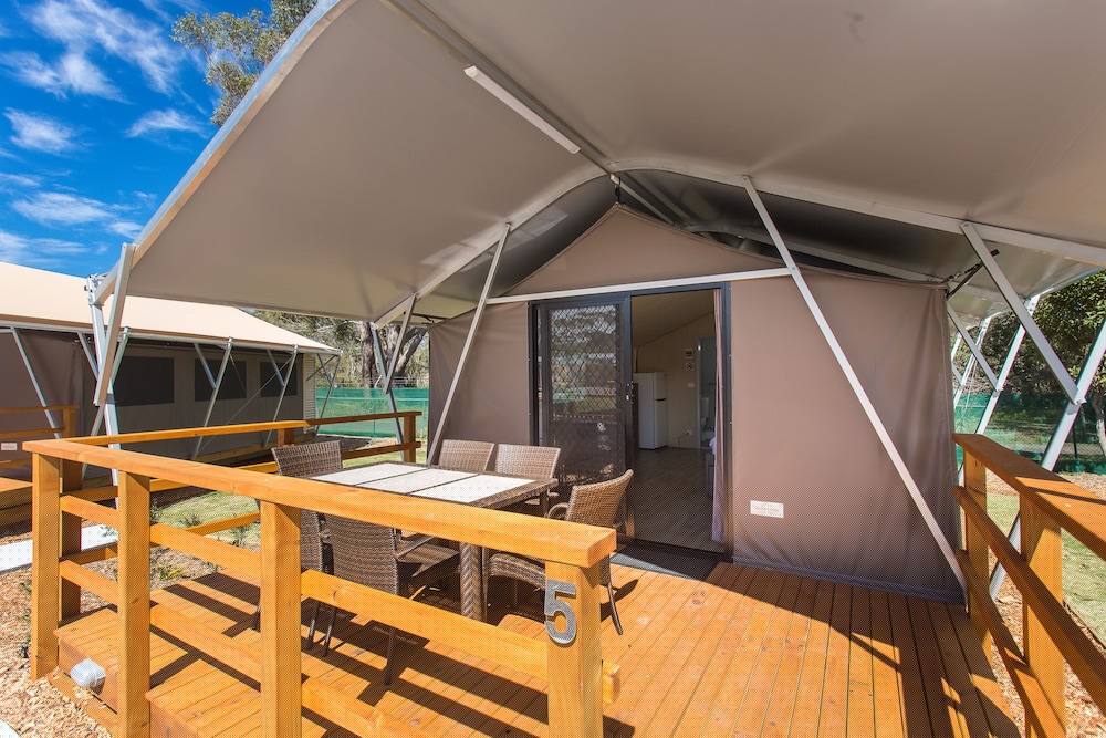 SHOAL BAY HOLIDAY PARK 13/70