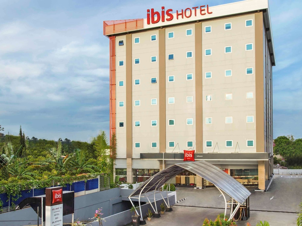 IBIS BALIKPAPAN 2/66