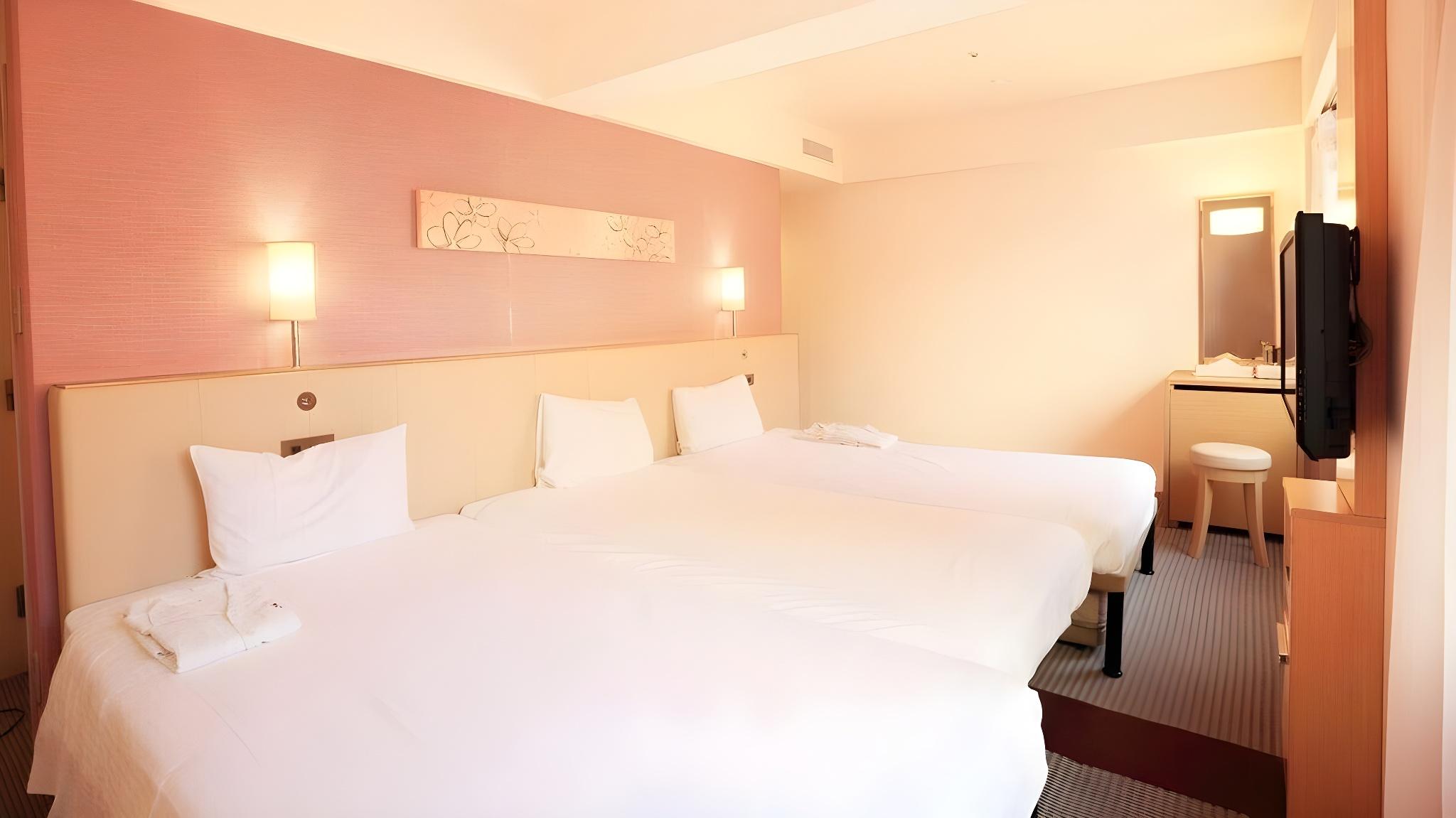 Hollywood, Family, Twin Beds