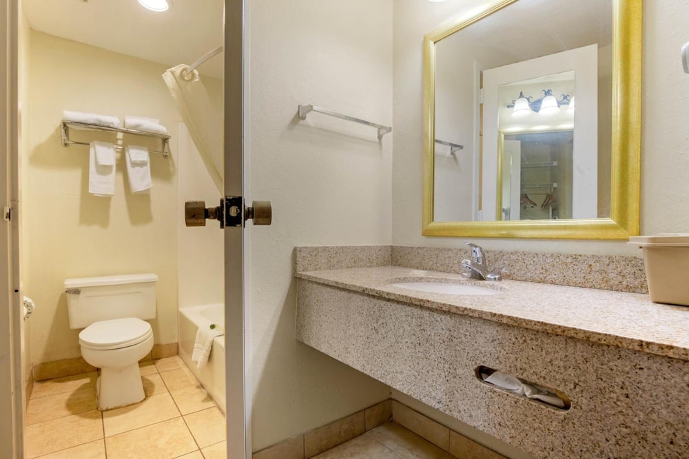Suburban Extended Stay Warner Robins 21/35