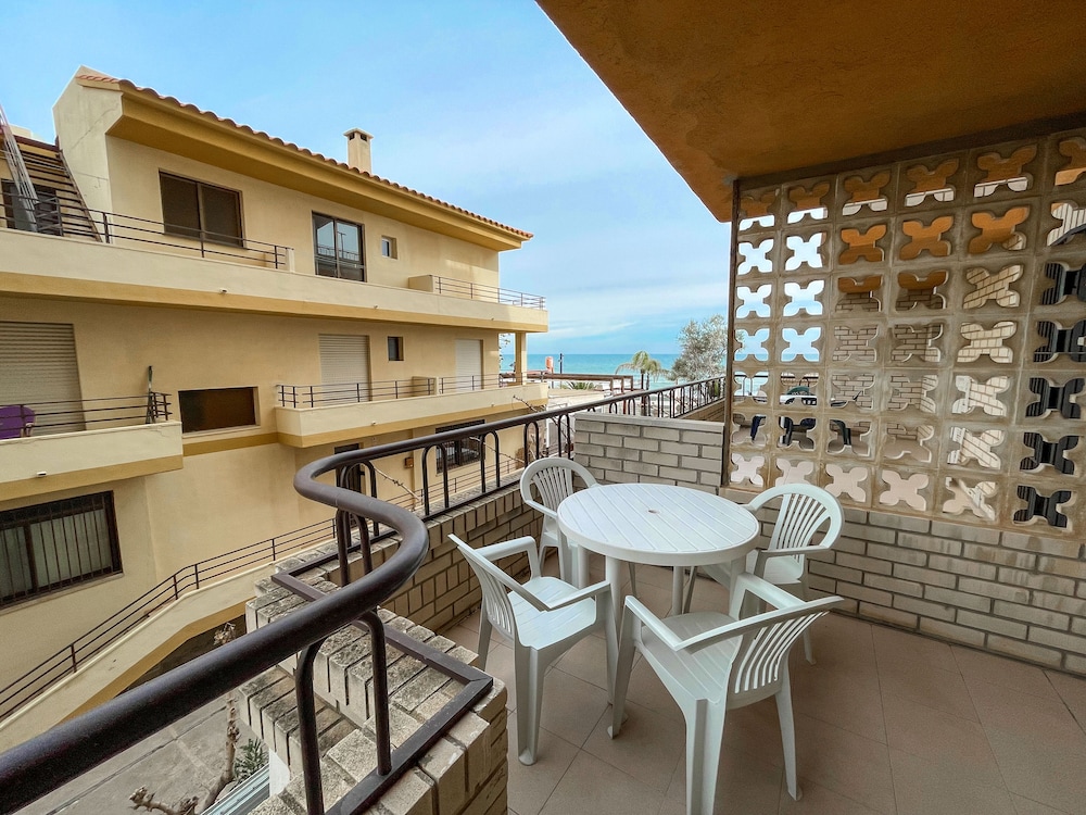 APARTAMENTOS BERNAT PIE DE PLAYA 3000 65/68
