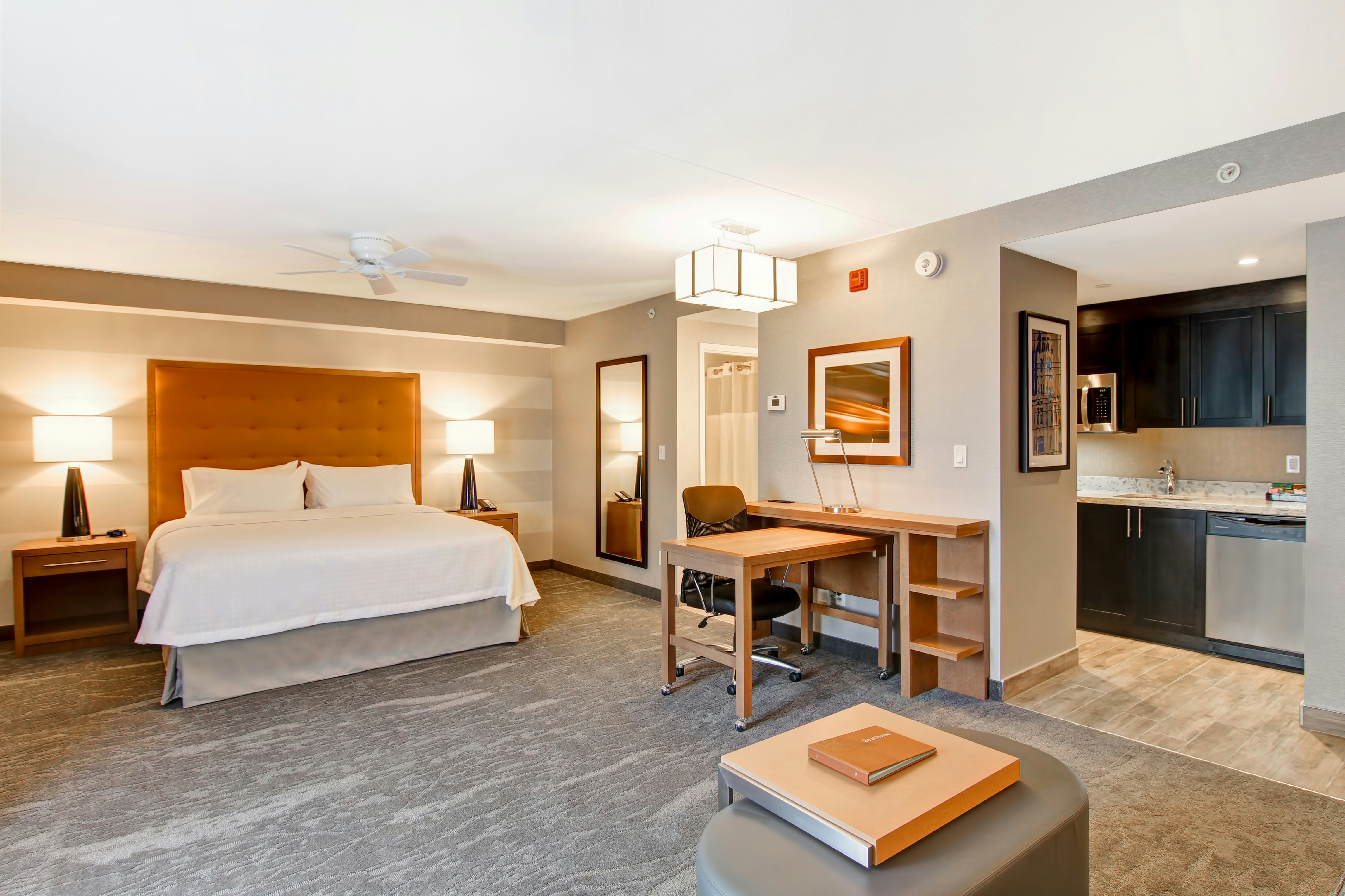 STUDIO, KING BED, ACCESSIBLE