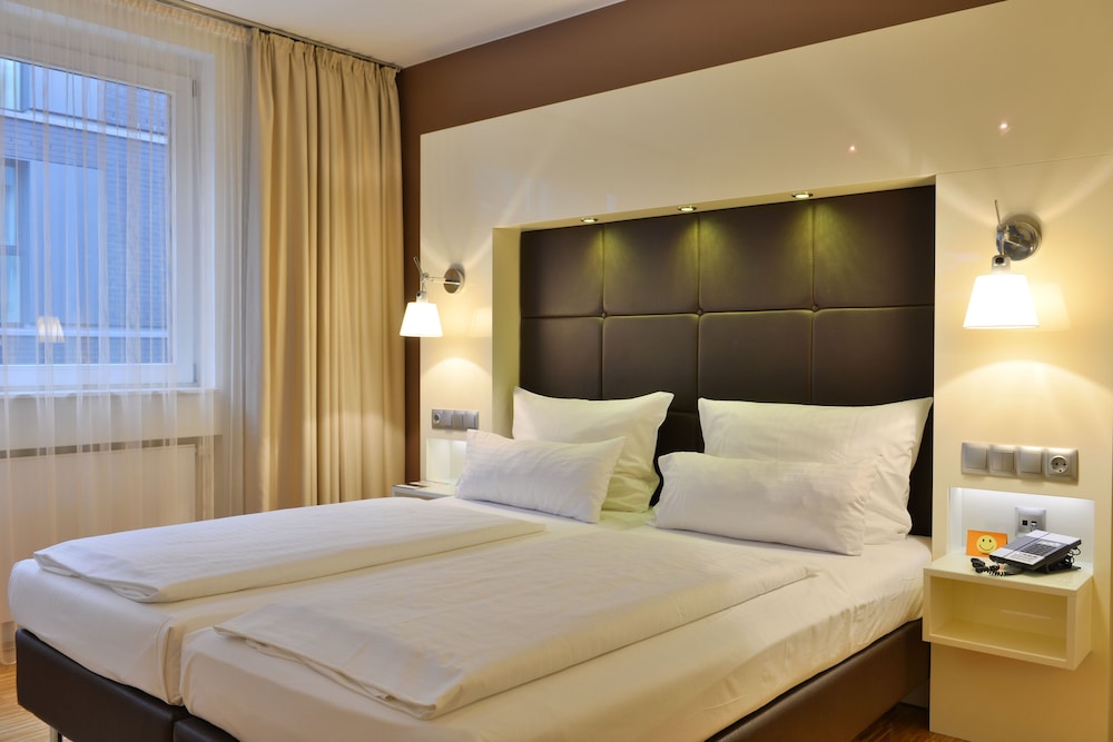ROOM, SINGLE, DOUBLE BED